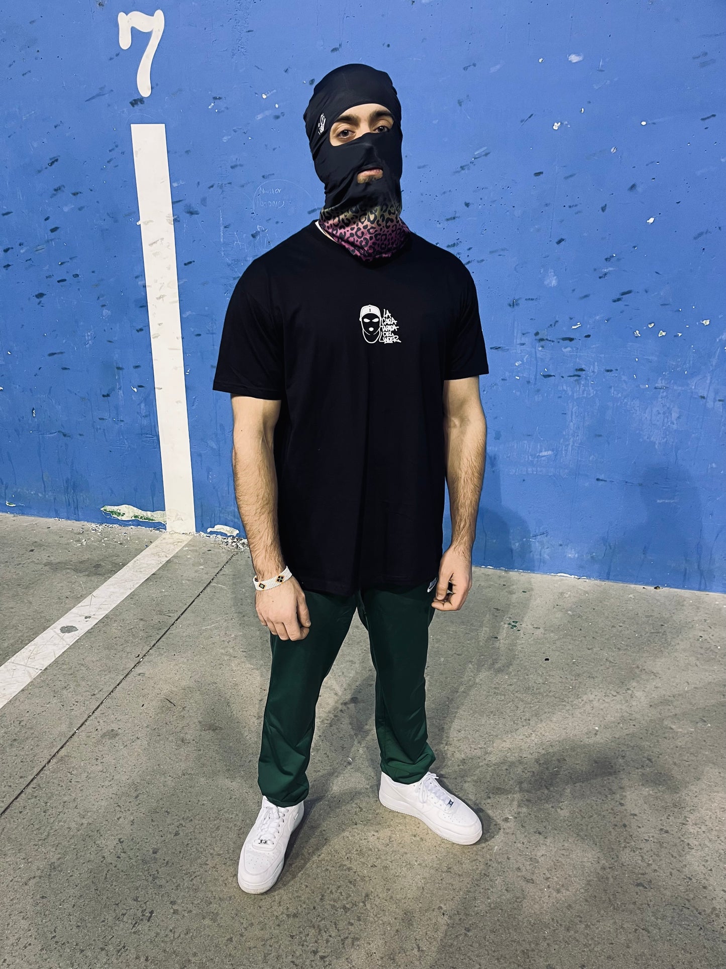 Camiseta “La cara tapada del under” - Merch oficial de Kheis