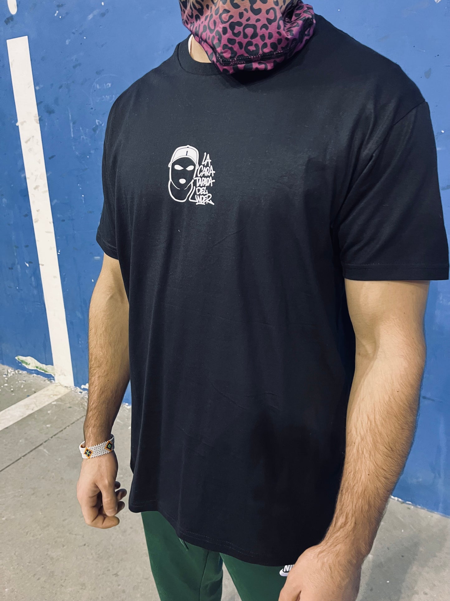 Camiseta “La cara tapada del under” - Merch oficial de Kheis